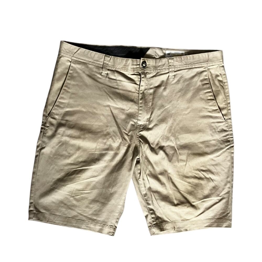 Volcom Khaki Chino Shorts Men’s 38 Beige Casual Flat Front Skate Style